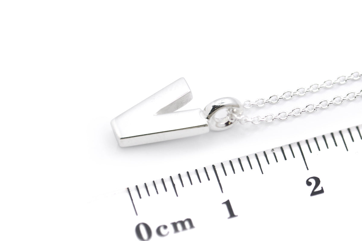 Gargantilla con Dije letra "V" en Plata .925 (M35645)