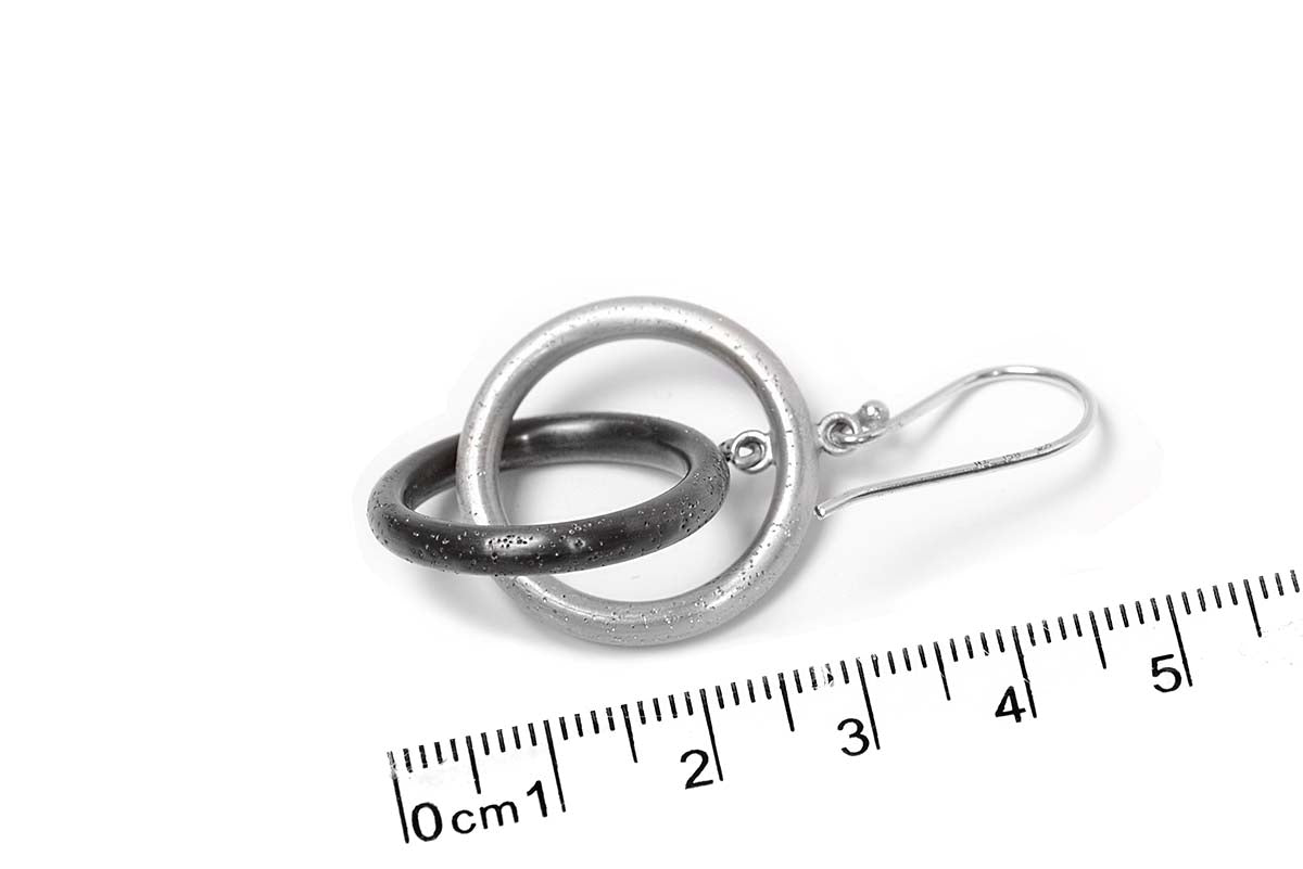 Aretes "MAGIC" en plata .925 blanco y negro (28858)