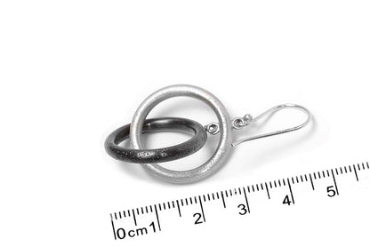 Aretes "MAGIC" en plata .925 blanco y negro (28858)