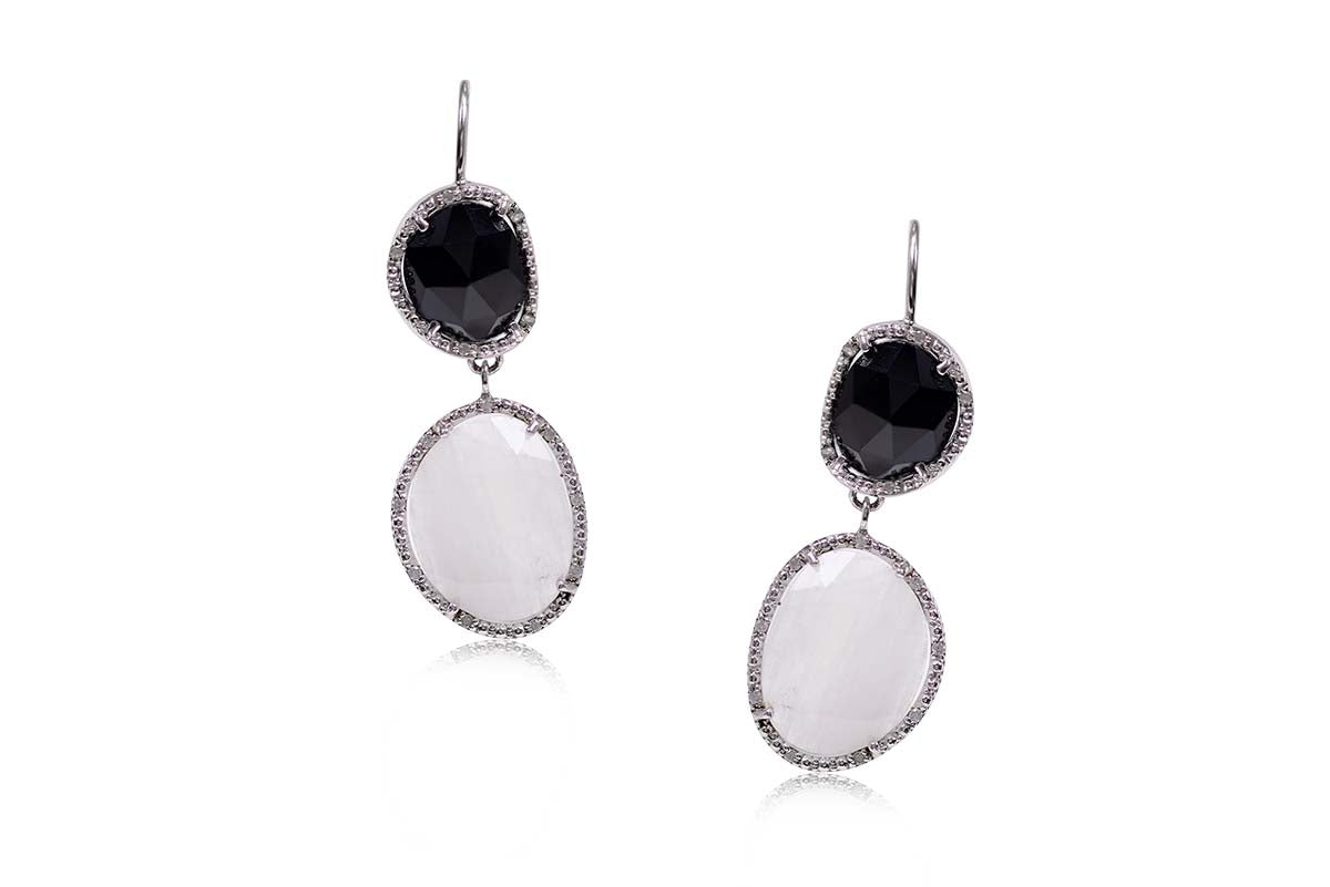 Aretes "BLACK&WHITE" en plata 925 onix y piedra de luna (30272)