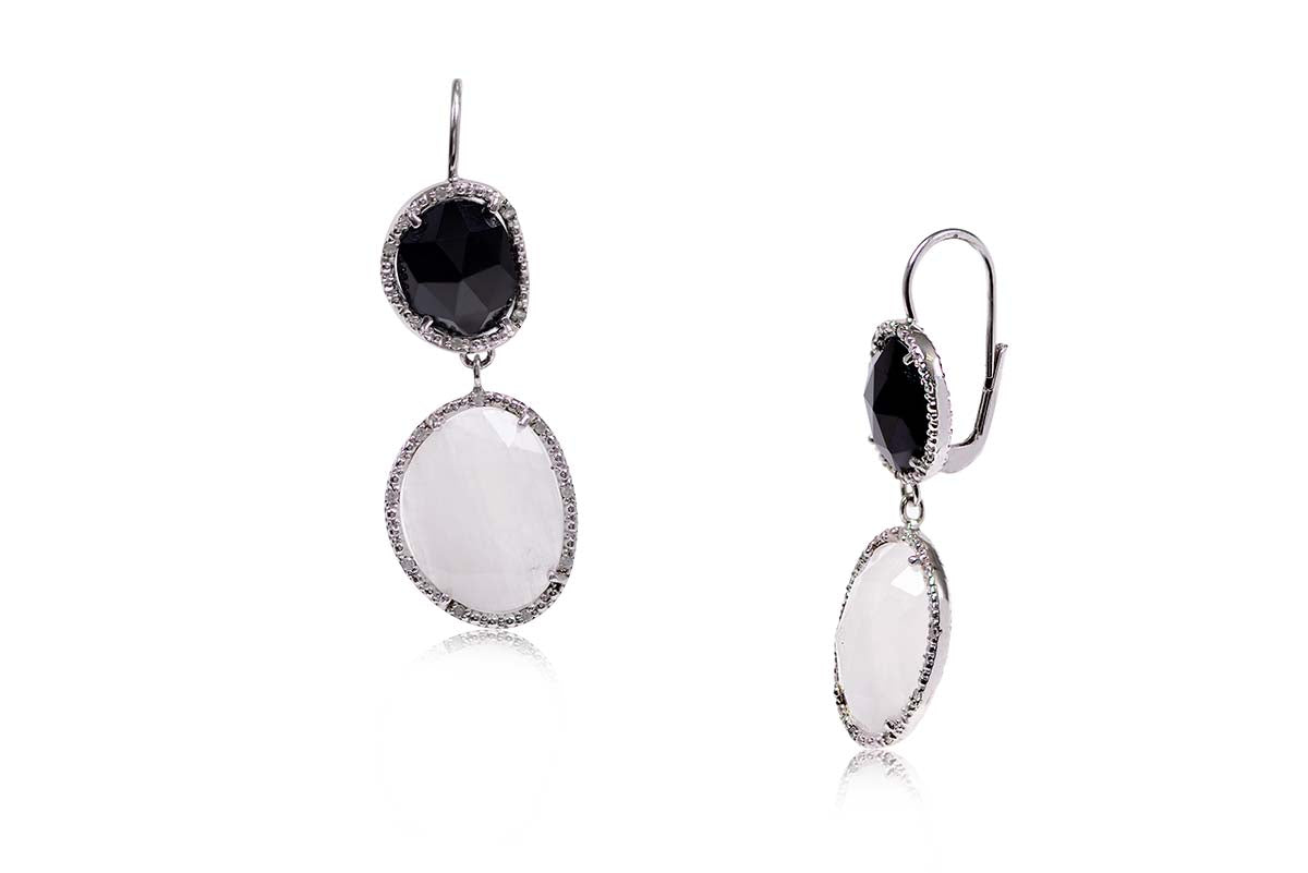 Aretes "BLACK&WHITE" en plata 925 onix y piedra de luna (30272)