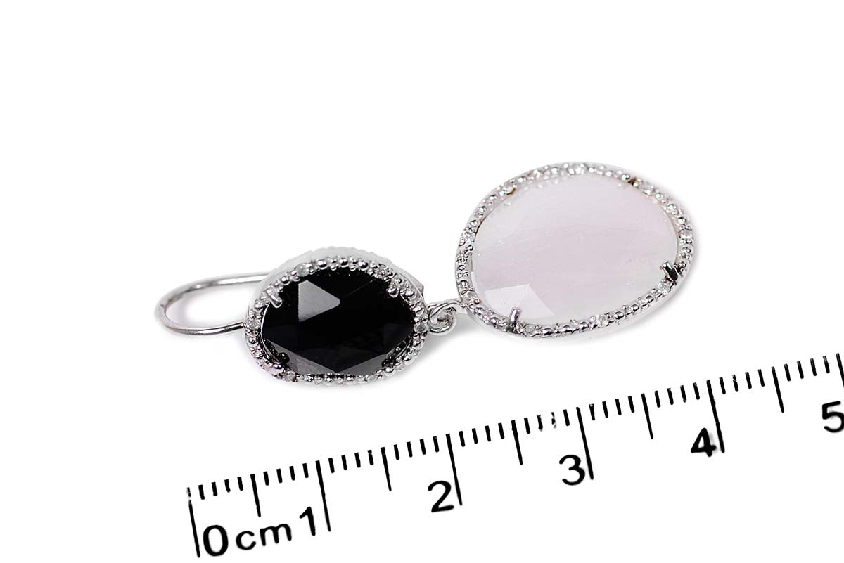 Aretes "BLACK&WHITE" en plata 925 onix y piedra de luna (30272)