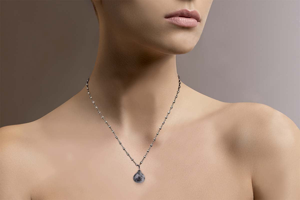 Exclusiva Gargantilla en color negro, increible diseño "Pear" (M33822)