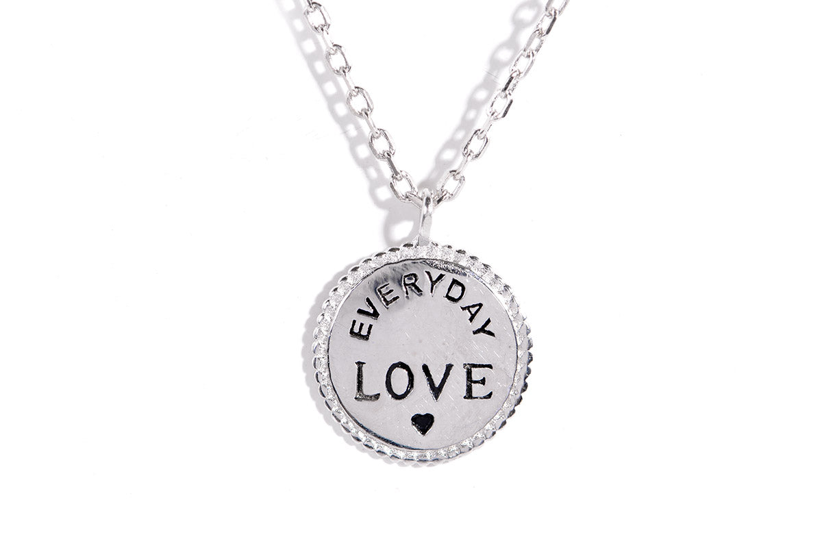 Gargantilla con dije Love Everyday, linda y exquisita (M33911)